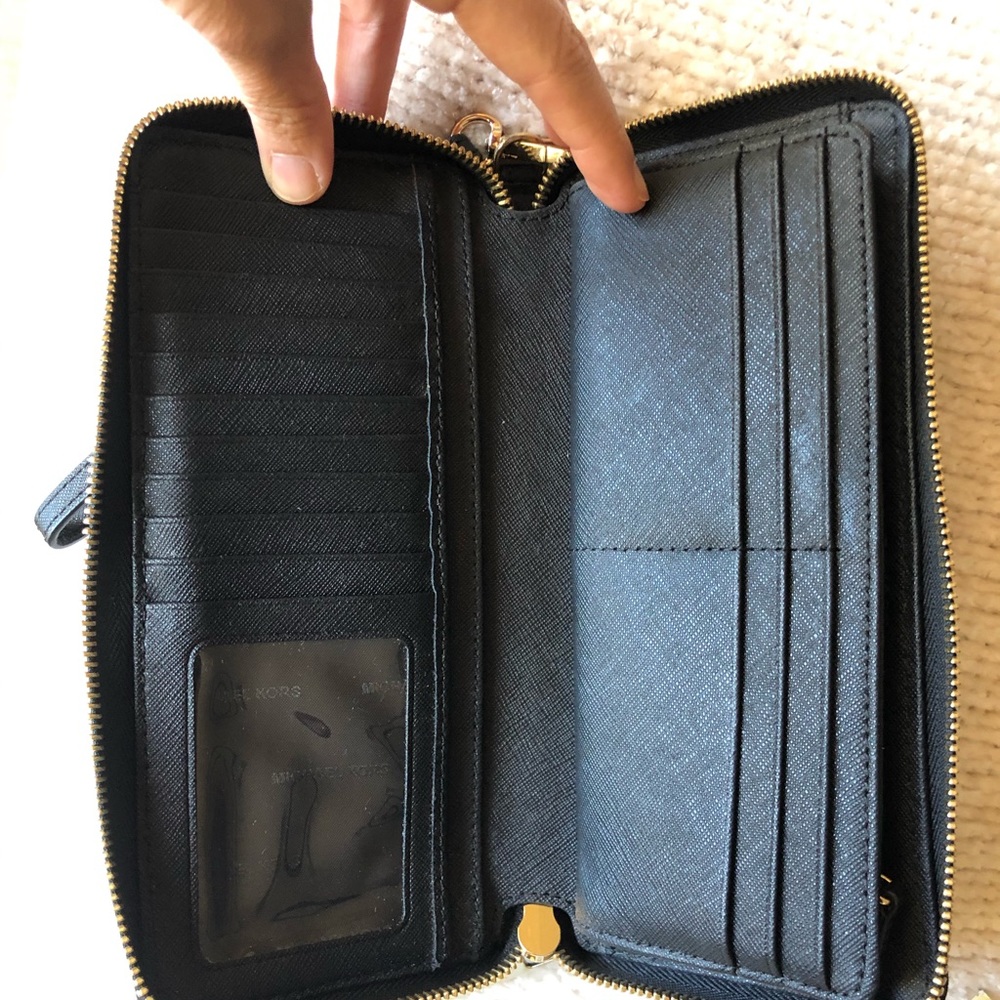 Michael Kors Jet Set Travel Wallet - Picture 3 of 5